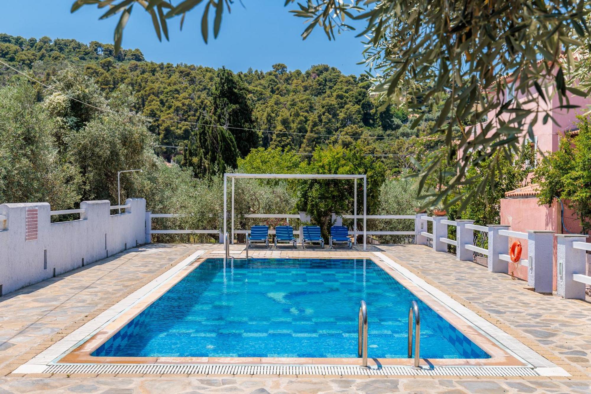 Aretousa Studios & Apartments Bandar Skopelos Luaran gambar